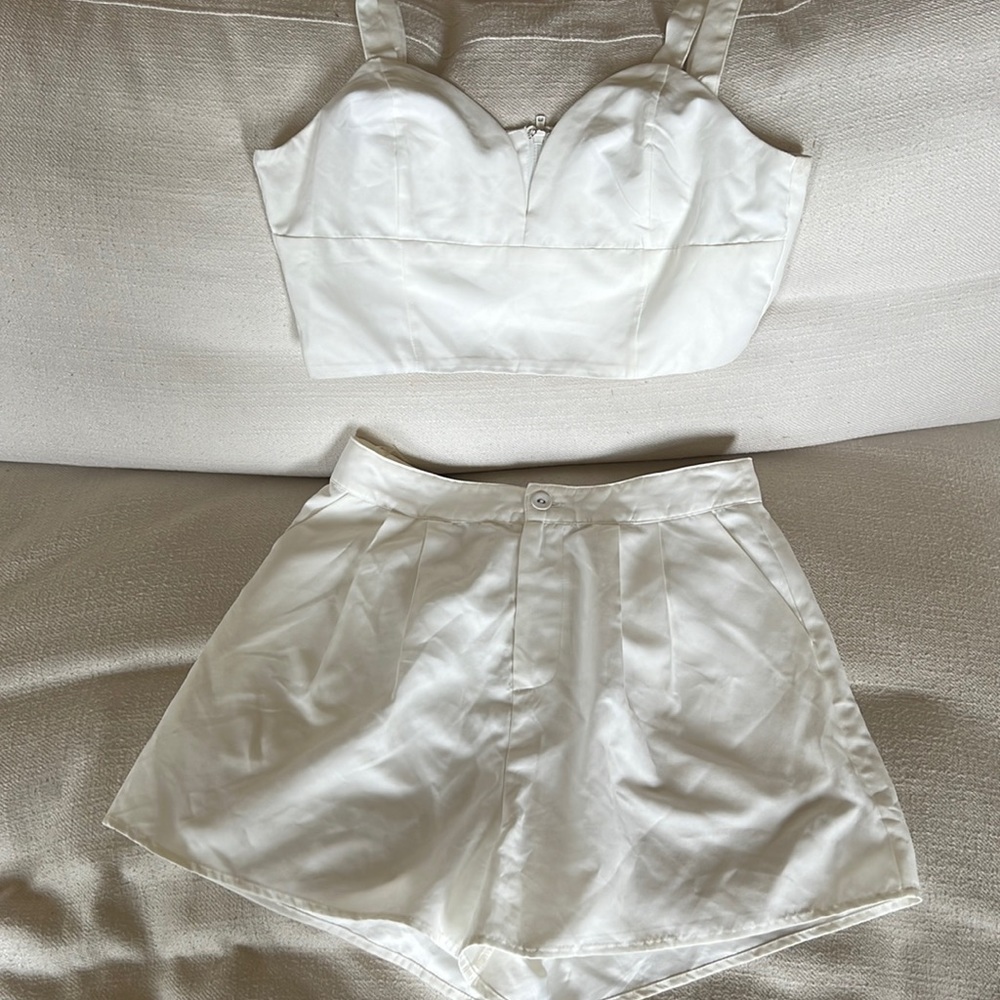 Matching SET WHITE crop top + high waisted short